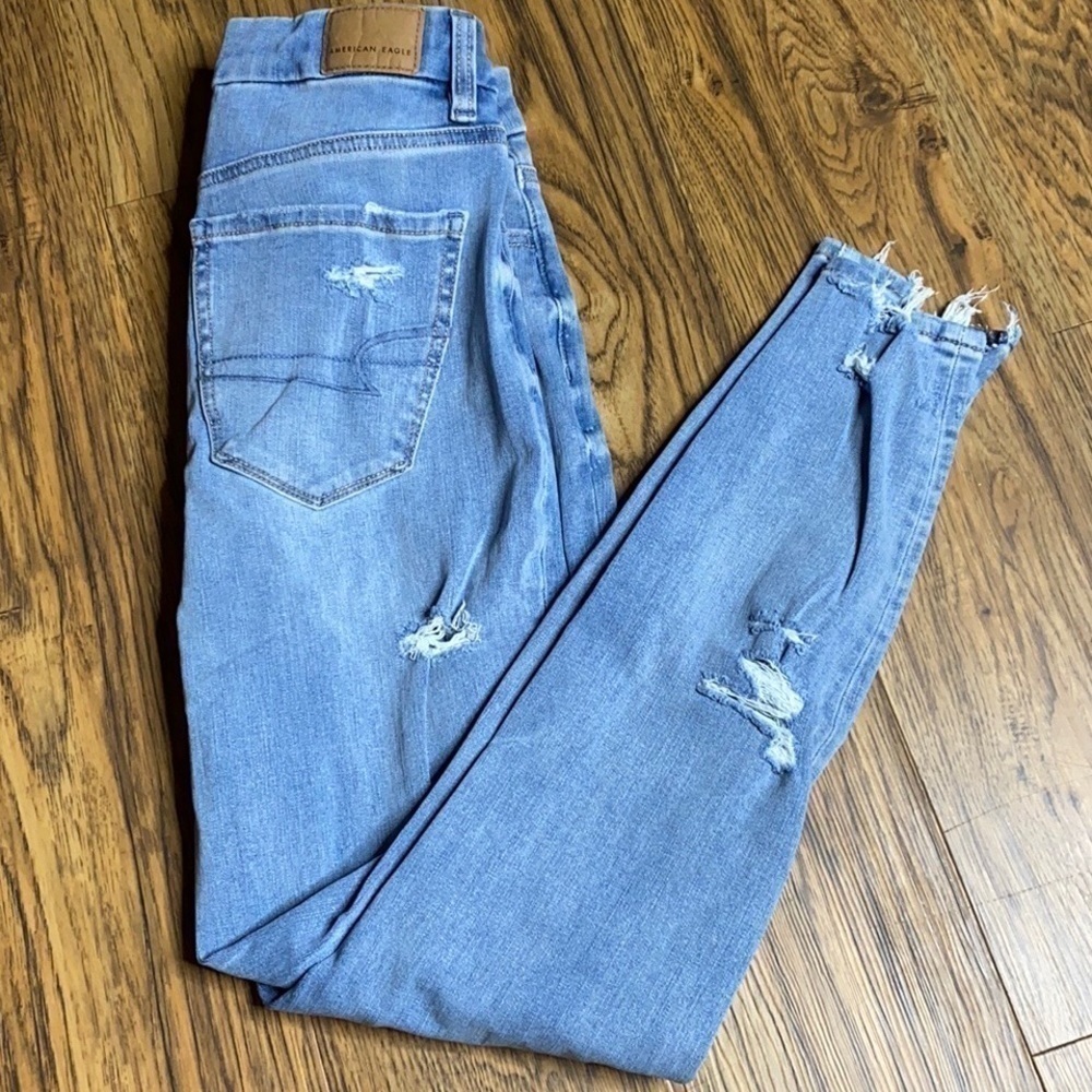 AEO High Rise Destroyed Jeans Size 2 - Picture 4 of 9